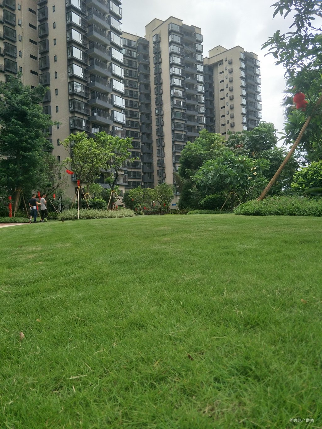 小区 配套完善 三房两厅两卫 看花园 楼层不会很高,万科幸福城二手房