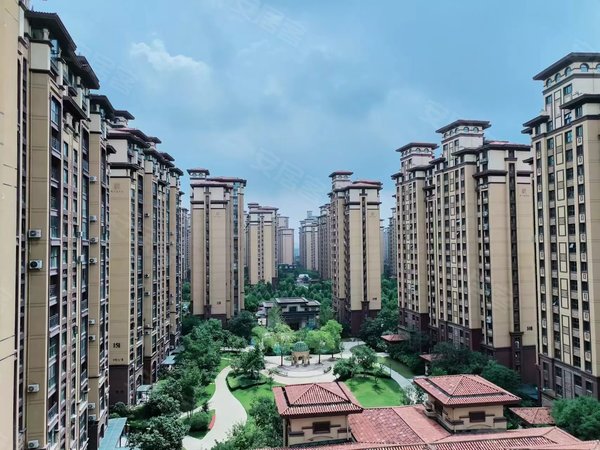 郑州荥阳荥阳城区清华大溪地10号院房东自住型装修,实拍照片,实地拍摄