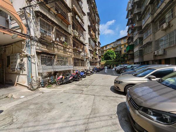 南宁青秀中山桃源路45号小区桃源路 商务厅 区医院之间  单位宿舍两房