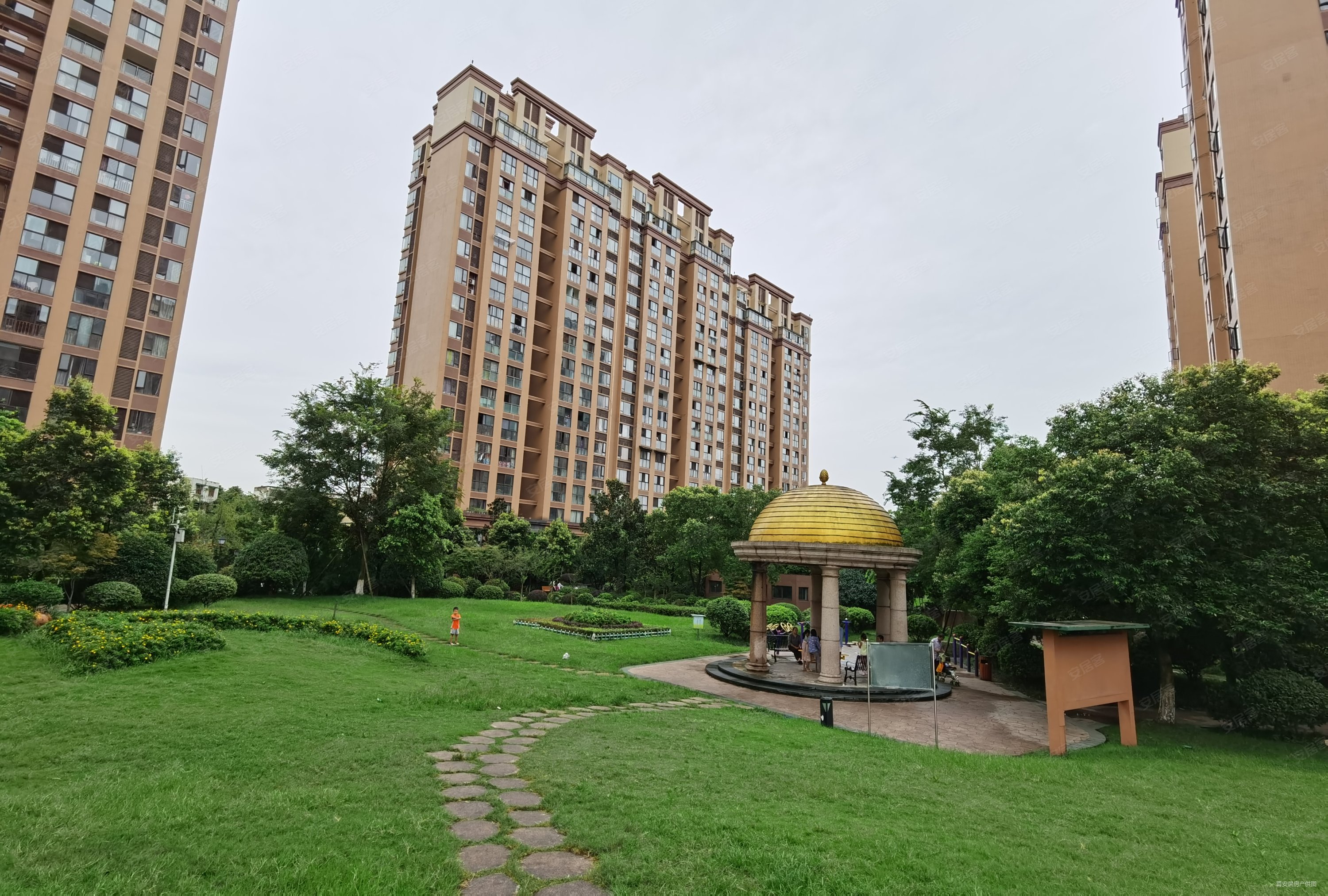 金辉枫尚2室2厅1卫77.28㎡南北132万