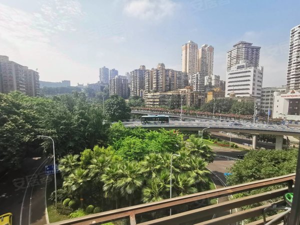 重庆渝中上清寺四新路小区渝中区牛角沱轻轨站旁边 楼梯两房 带阳台