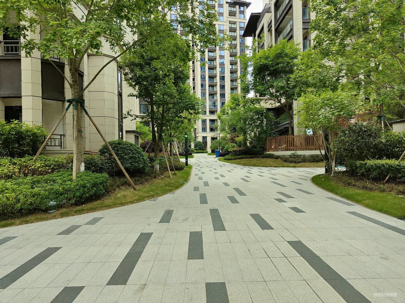 保利天府林语4室2厅2卫114㎡南99.8万