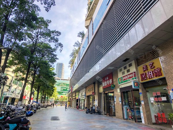 深圳宝安新安香缤广场香缤广场,精装,户型方正,干净整洁,楼下有商业.