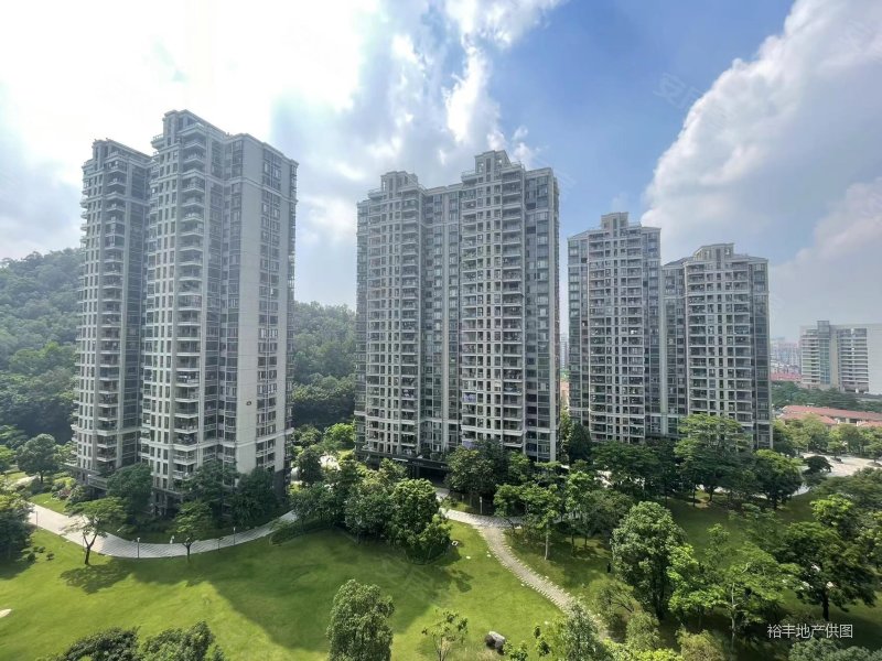 天骄御峰花园 带电梯 出行方便 停车方便 中间楼层 东南户型