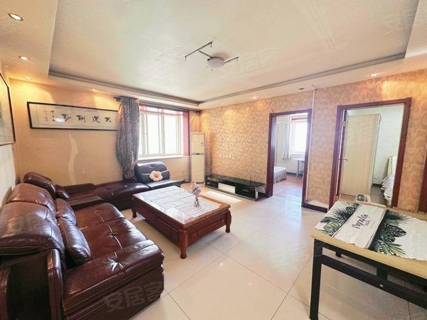 西安新城东五路铭湖景园三室两厅一卫一厨,电梯房,大明宫地铁口.