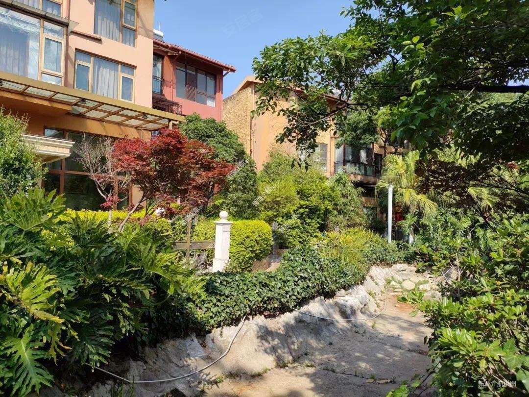 滇池路列侬溪谷 联排别墅 性价比高 近地铁 带花园 大露台