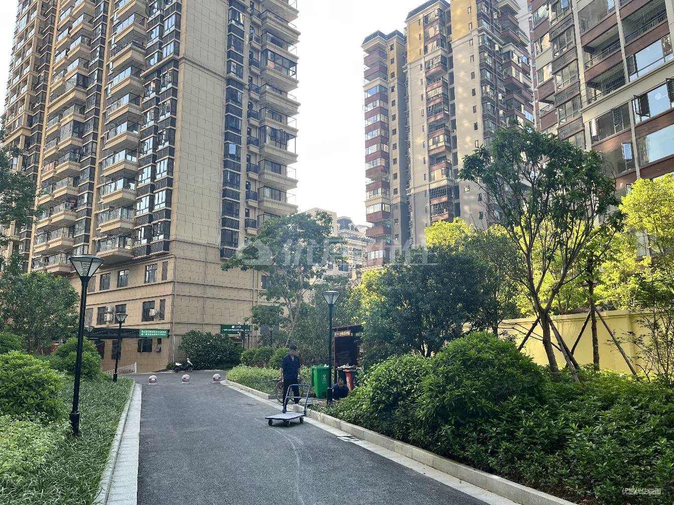 南宁房产网>南宁二手房>西乡塘二手房>北湖二手房>鑫邦华府>