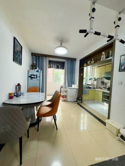 产权清晰 出行方便 精装好房 双卫 商业配套成熟 南北通透,时代雅居