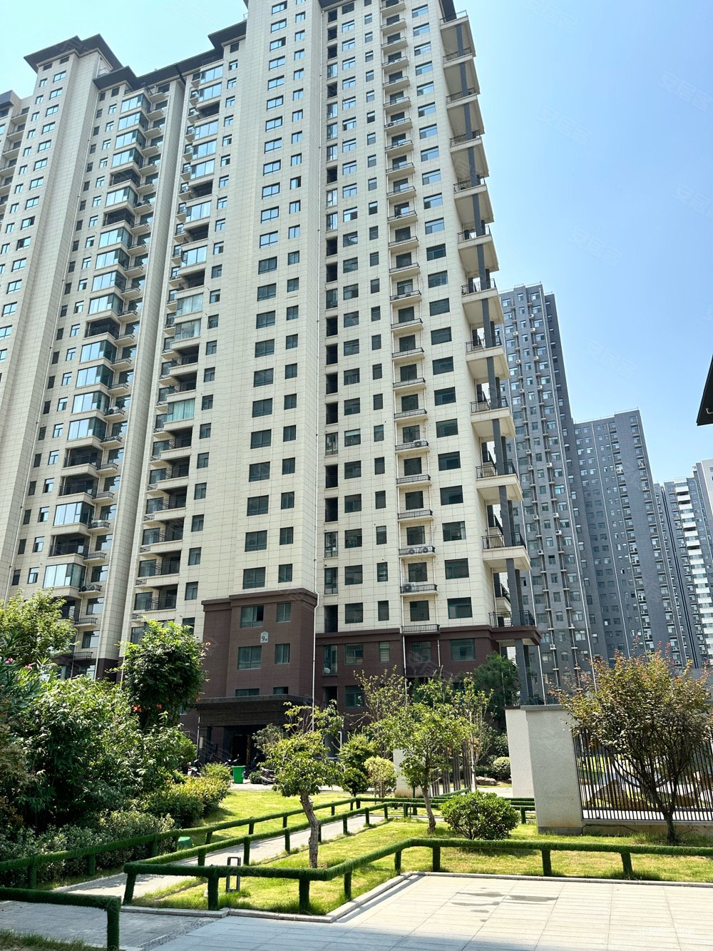 伊水府邸3室2厅2卫141㎡南北82万