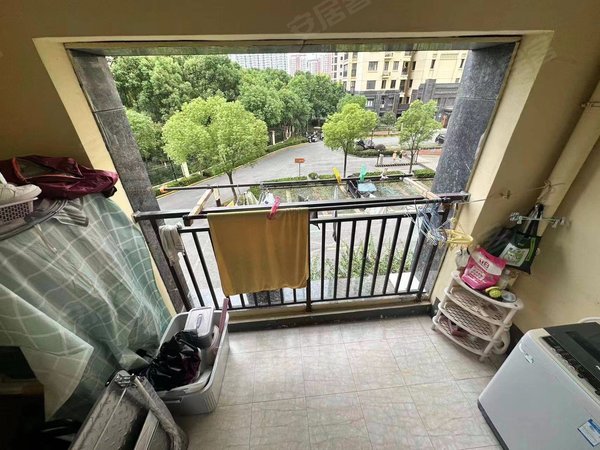 昆山千灯千灯新城港嘉名苑港佳两房出租1600月家具家电齐全随时看房