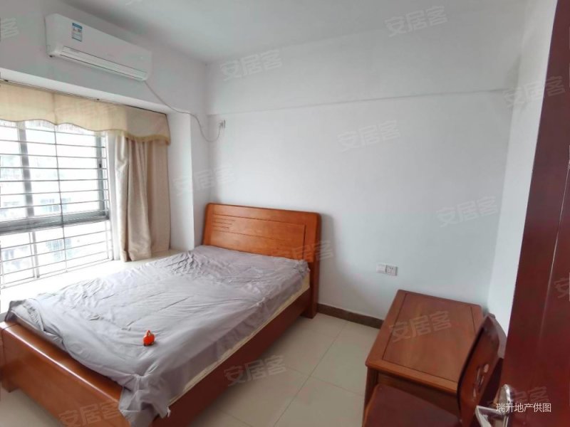 金晖家园 东城城区地段 总价48个 装修大三房 空间大 舒适