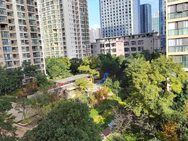 昆明西山大商汇润城2区万达广场旁边润城二期精装修一室1500一个月