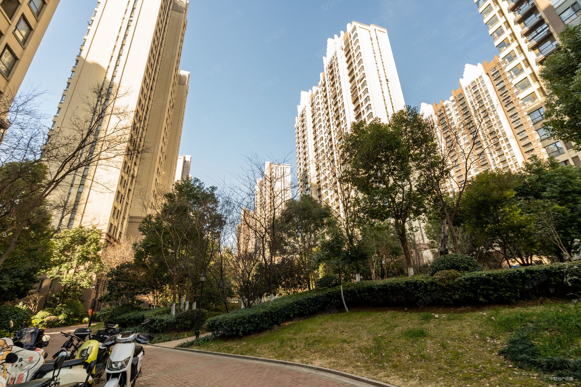 大两房 交通便利 朝南 满二 产权清晰 有电梯,万达文旅新城(临湖苑e区