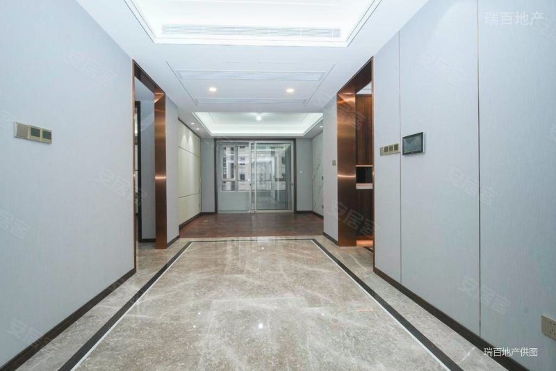 炙热北外滩,全新未住人,带钥匙速看,中皇广场二手房,1880万,3室2厅,2