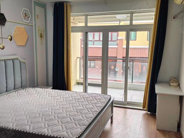 上海金山金山新城金悦华庭(公寓住宅)三房两阳台 精装修 好楼层 出门