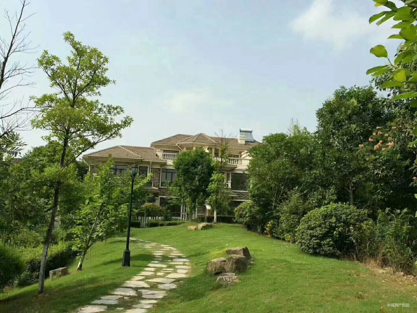 房产网>昆山二手房>花桥二手房>香榭丽大道二手房>绿地21城b区(别墅)>