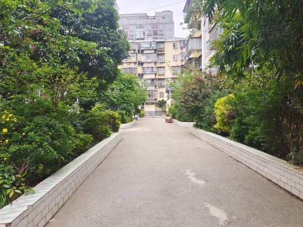 昆明五华小西门五华区人民医院职工宿舍小西门!可住6人!