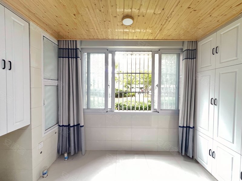 莉湖花园 居住密度低 精装修 临地铁 房龄新 南北通透