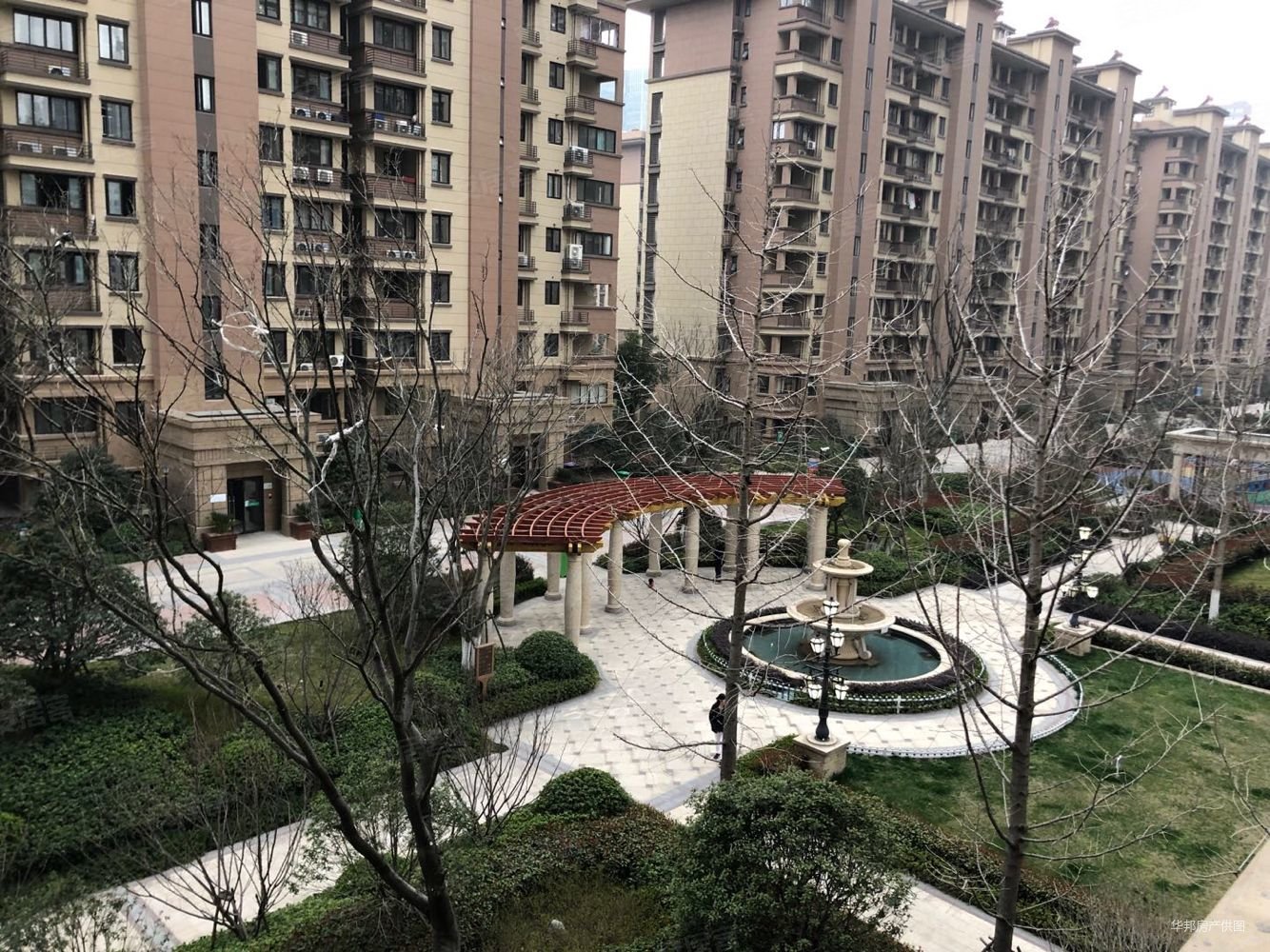 洋房毛坯一楼带花园新城香悦花园诚心可看房满两年
