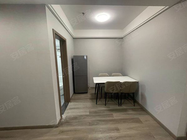 海宁海宁市区马桥御江南(海宁)马桥经编园区 河滨汇  御江南精装2室 包车位宽带 随时看房出租房源真实图片