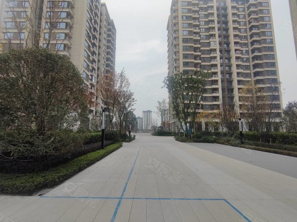 重庆北碚复兴万科四季花城三期精装三房出租  家具家电齐全  朝中庭