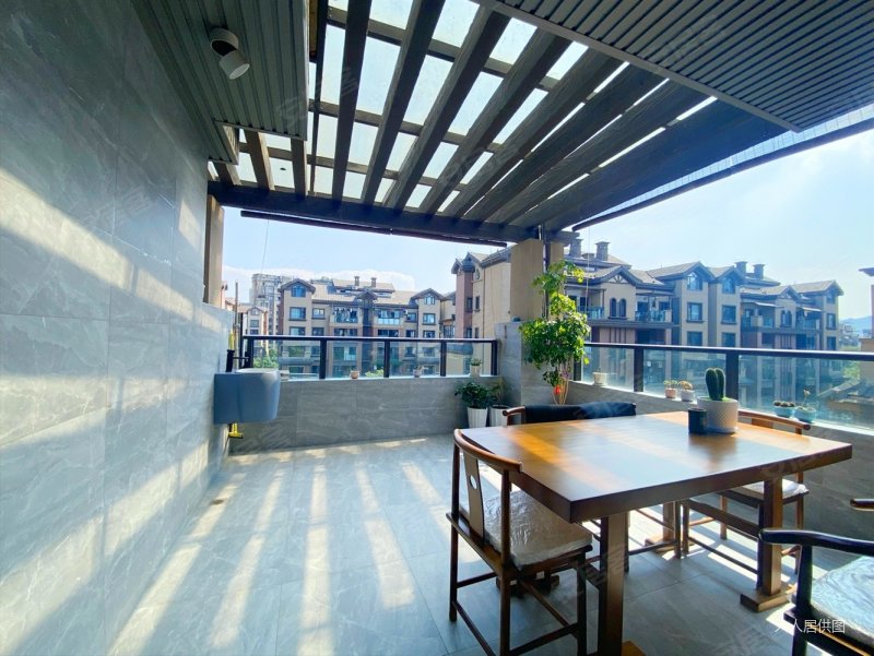 30平露台 轻轨旁精装洋房,琅樾江山二手房,150万,3室2厅,2卫,120.