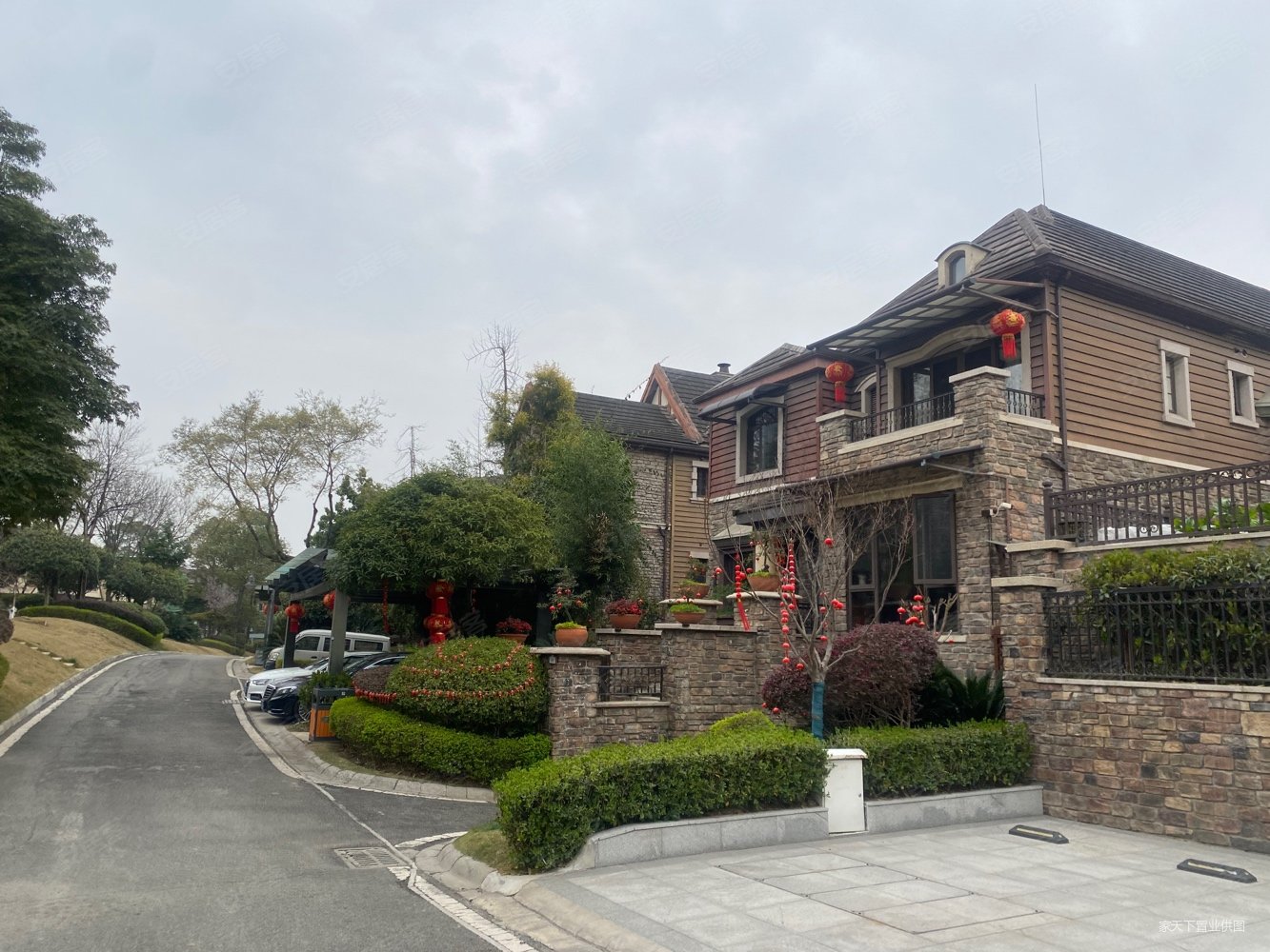 保利拉斐庄园4室2厅4卫450㎡南北980万