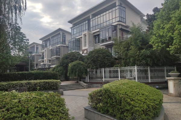 不足,高尔夫花园怎么样,高尔夫花园周边房产中介经纪人评价-苏州安居