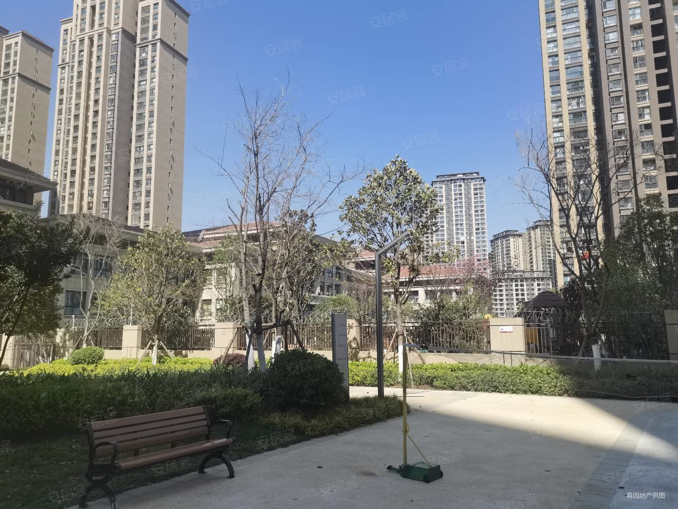 俊发彩云城檀湾3室2厅1卫89㎡南北90万