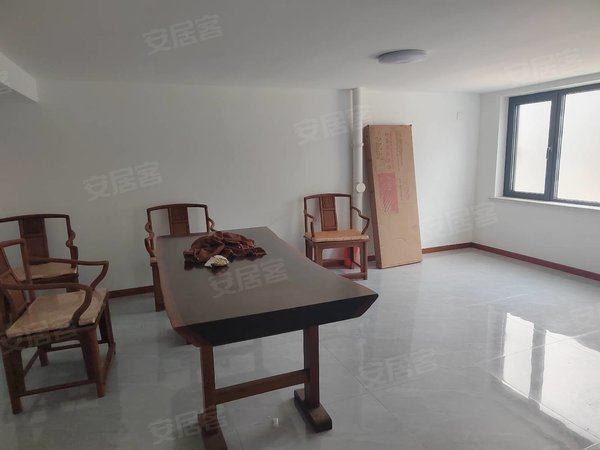 青岛即墨潮海名都苑(别墅)名都苑精装别墅带院,可办公可居住宽敞明亮