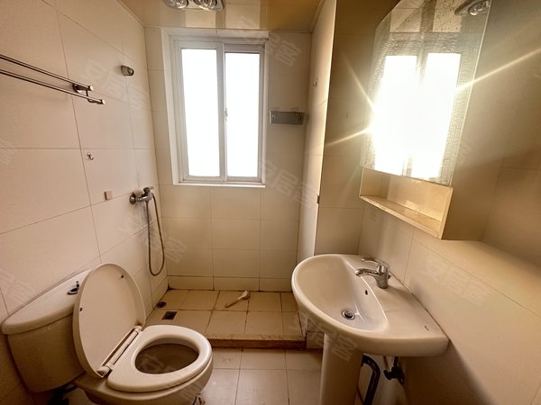 上海徐汇华泾馨宁公寓馨宁公寓 2室1厅1卫 精装修靠近地铁线 电梯房