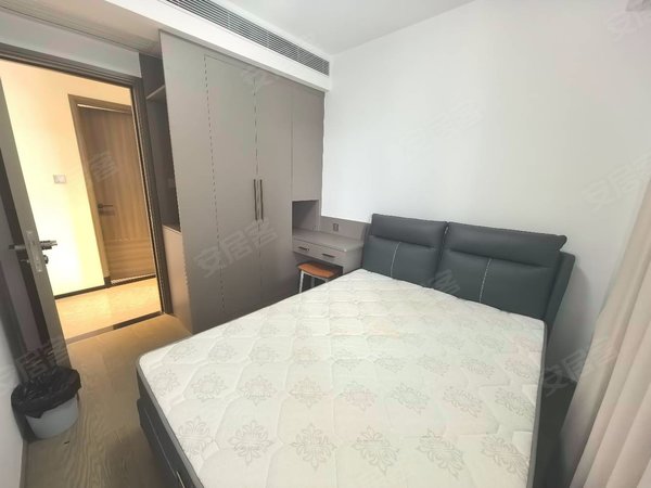 南宁良庆五象大道阳光城光明未来悦高品质小区，全屋空调定制衣柜，包物业费，可拎包入住！出租房源真实图片