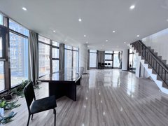 长沙开福湘江世纪城富湾国际!阳台全封带阁楼!适合美容工作室!培训!自媒体公司!出租房源真实图片