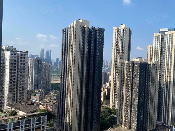 重庆渝中七星岗罗宾森广场尚城华府双轻轨  大型商场 购物方便 罗宾森