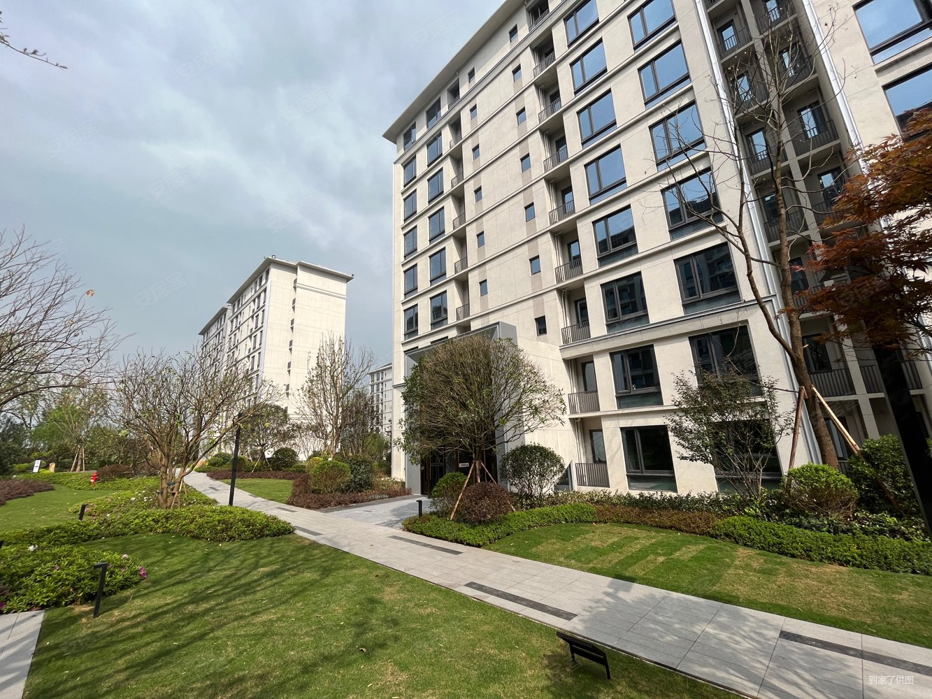 华宇两江御临府五期珑月台3室2厅2卫82㎡南北81万