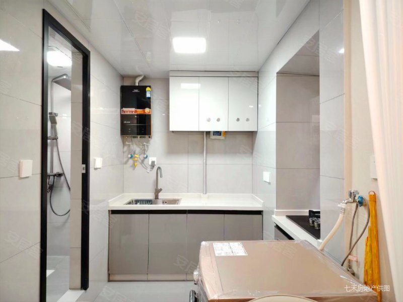 解放碑七星岗巴将军公园旁丨精装电梯三房丨刚需  丨随时看房