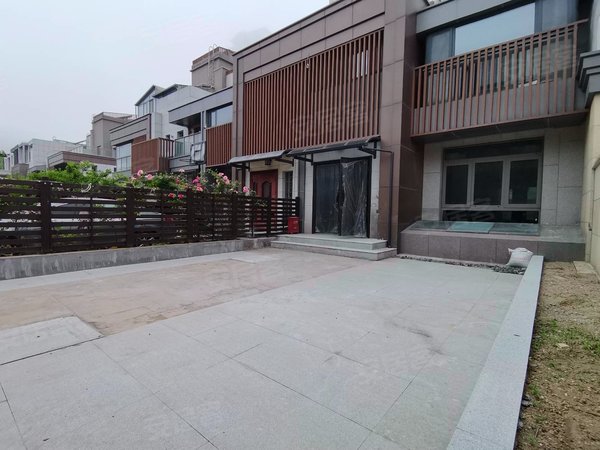 青岛黄岛长江路恒大金沙滩(别墅)(有钥匙)唐岛湾公园别墅,前后院子90