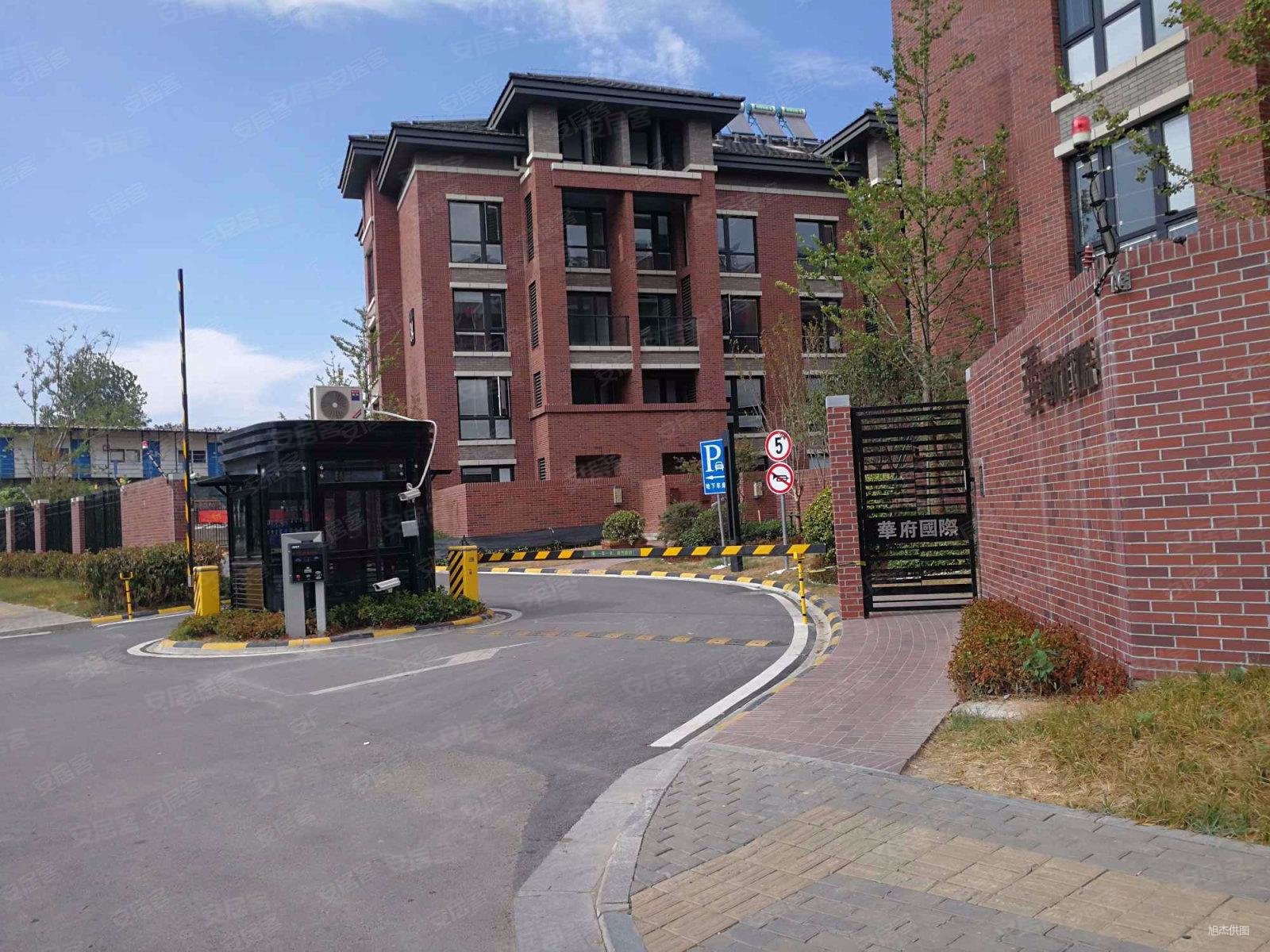 00平南北多层[17层]精装修难找房子,华府国际二手房,215万,4室1厅,2卫