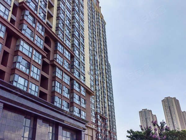 昆明官渡国贸中心米兰春天米兰春天 4室2厅2卫 精装修 配套齐全 带