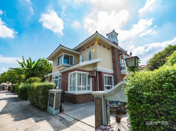 夏都小镇旁装修好位置好,独栋大花园,豪华装修,有钥匙随时看