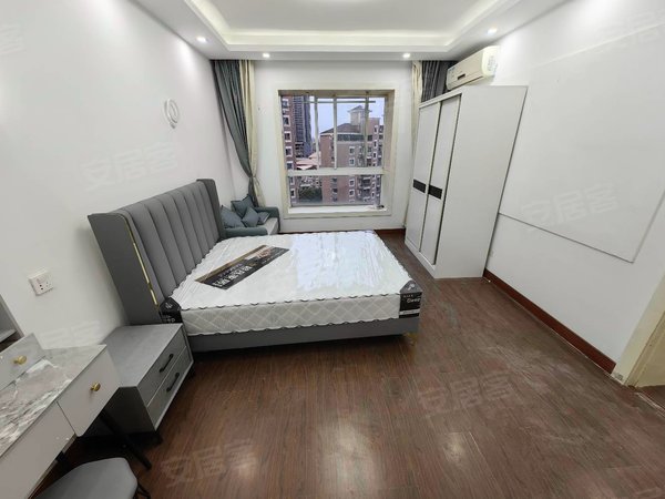 上海闵行莘庄南广场紫欣公寓莘庄地铁口,精装主卧带独立卫生间,随时