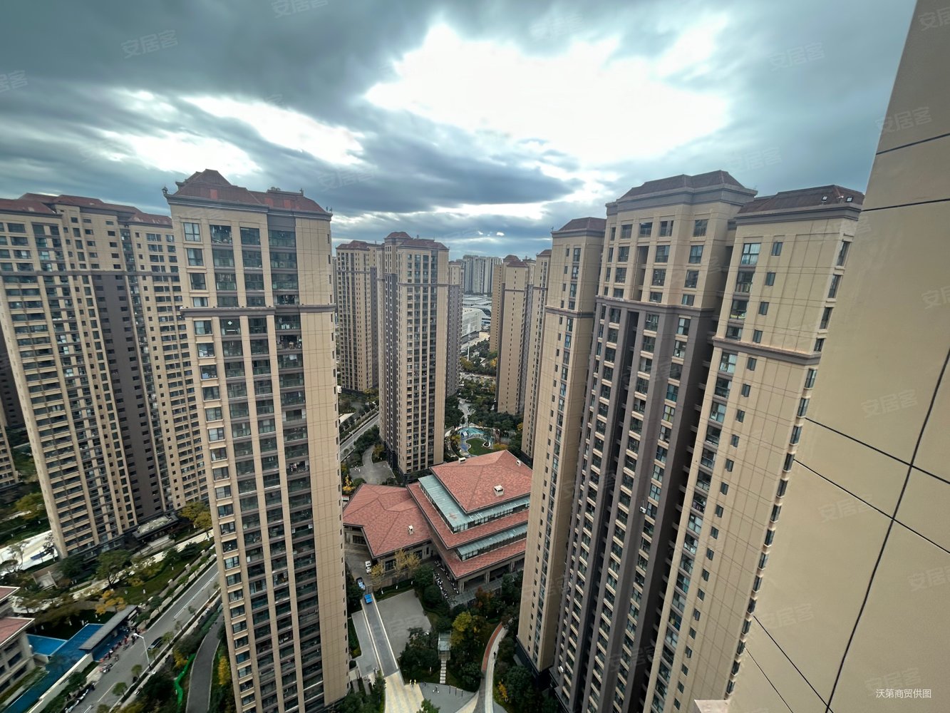 满二 房东急卖 彩云城星湾俊园精装三房 小区中庭 ,俊发星湾俊园二手