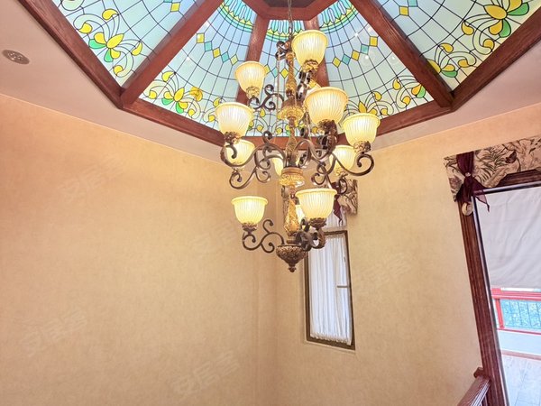 金华婺城湖海塘保集蓝郡(别墅)保集蓝郡别墅4层豪装自住会配家具实景更好看好谈出租房源真实图片