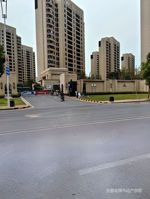 新城悦隽九里车位充足板楼近地铁次新房带电梯朝南