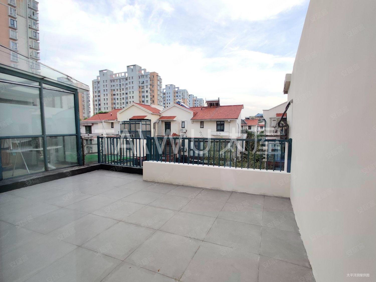 联排别墅,自带字母车位,上下四层,独门独院,可议价,阳光欧洲城蔷薇绅