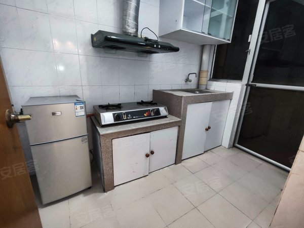 东莞樟木头樟木头中心区龙都花园大润发对面 龙都花园 3室2厅2卫 93平