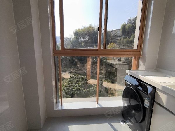 金华东阳横店秦王公馆秦王公馆大边套4房！现代简约风！带地暖！全新的家具家电齐全出租房源真实图片