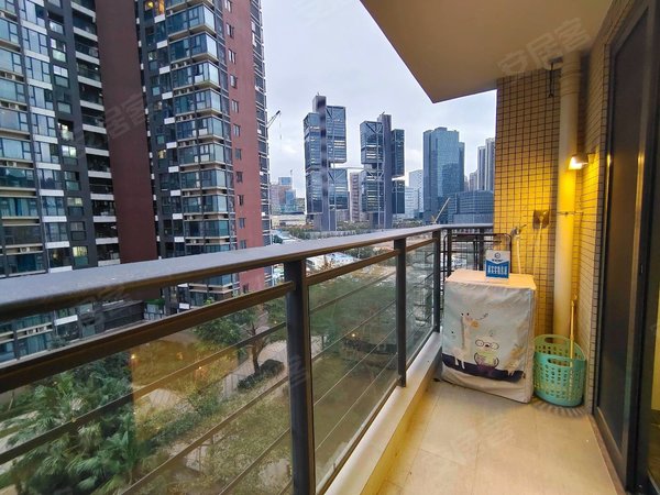 深圳南山西丽天悦南湾业主豪装自住!