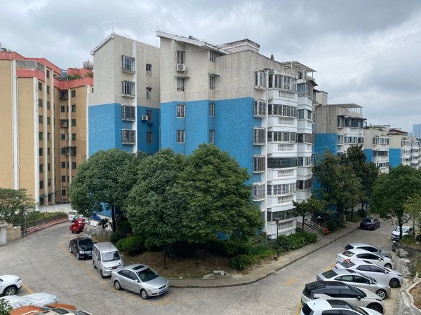 贵阳观山湖碧海花园碧海花园馨怡园馨怡苑小区出口出门菜市场 离地铁