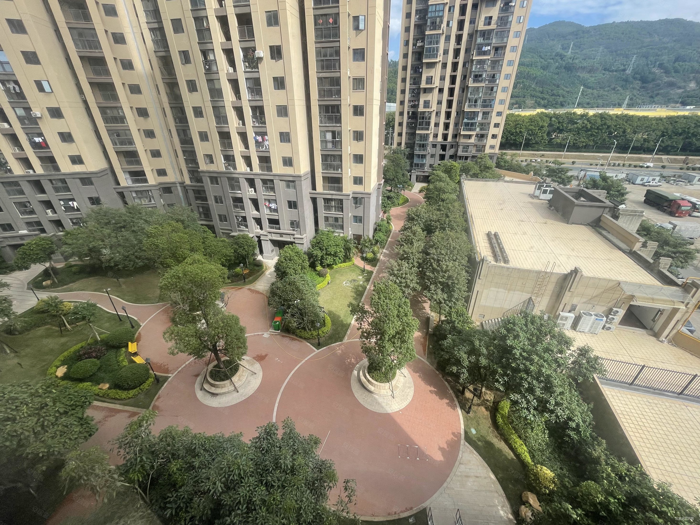 海沧旁龙池新小区联发欣悦华庭精装4室2厅9成新东边套